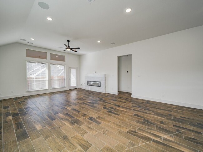 Building Photo - 3401 Riverlawn Dr