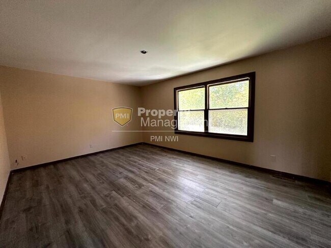 Building Photo - 5046 N Pawnee Trail