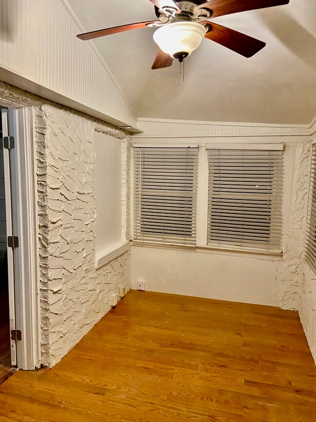 Building Photo - 16 Estey St