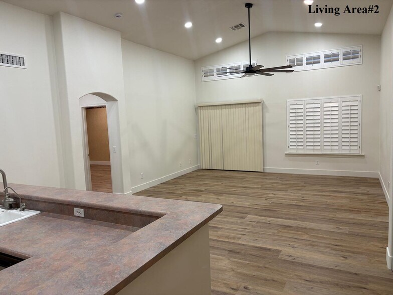 Building Photo - 461 E Pinto Dr