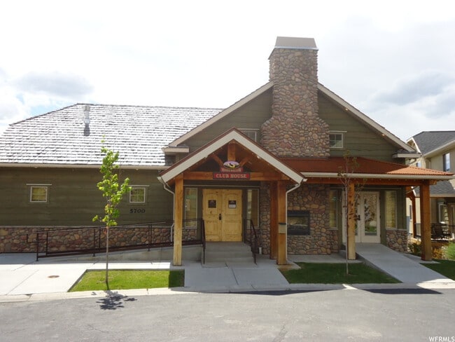 Building Photo - 5122 Moose Hollow Dr