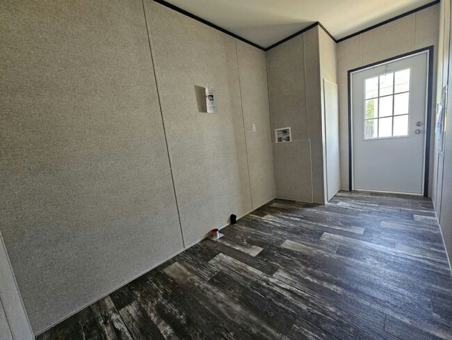 Building Photo - 6671 Hidden Oaks Dr