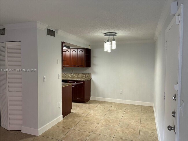 Building Photo - 7200 Fairway Dr