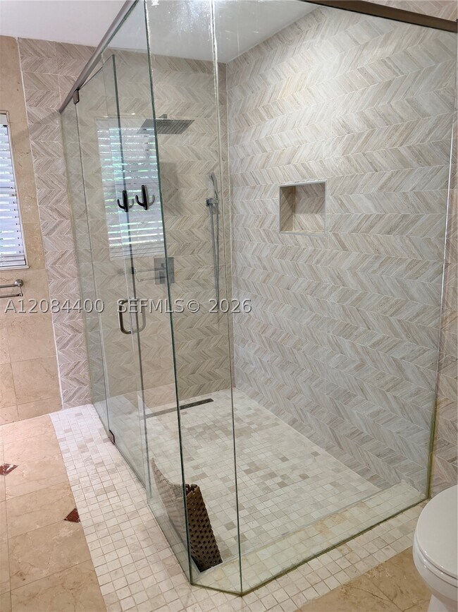 Building Photo - 16643 Golfview Dr