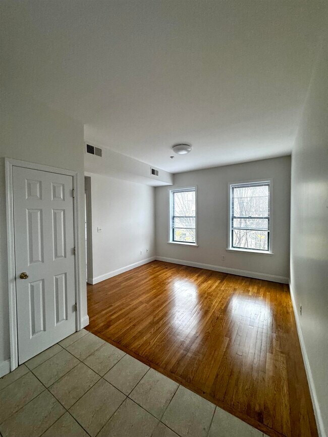 Building Photo - 65 Summit Ave