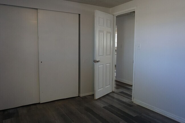 Building Photo - 117 W 250 N