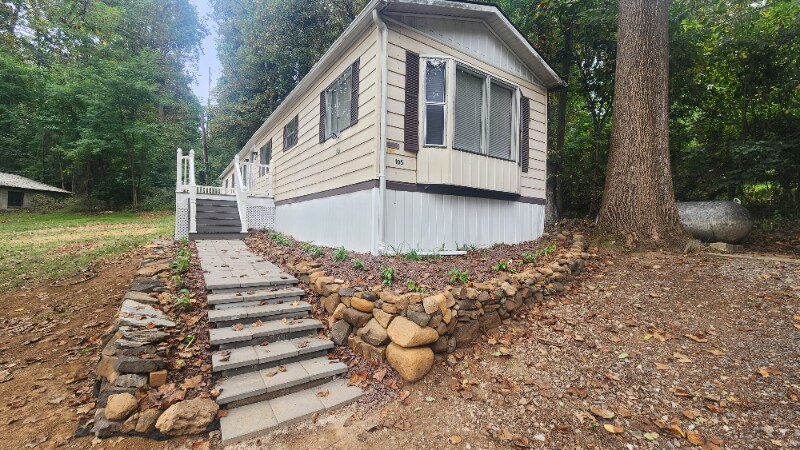 Building Photo - 105 Ironstone Rd