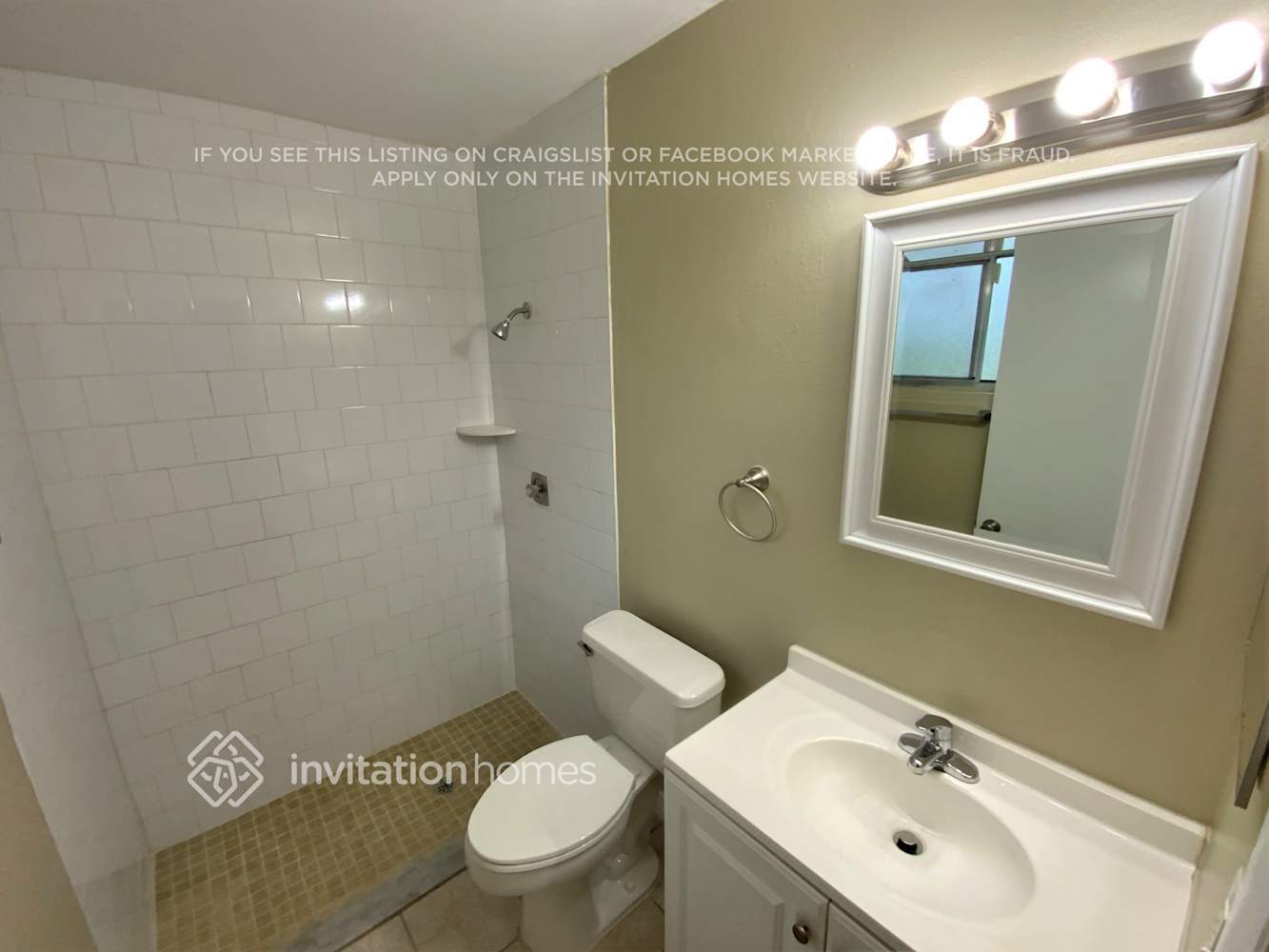 Building Photo - 806 Tappen Ct NE