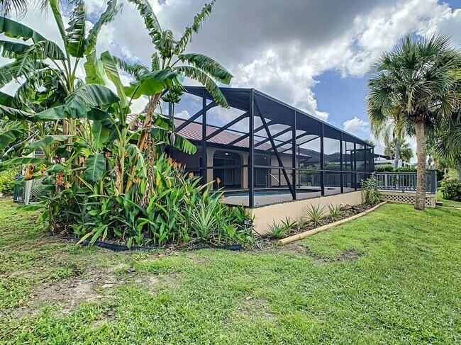 Building Photo - Port Charlotte Waterfront Pool Home - Grea...