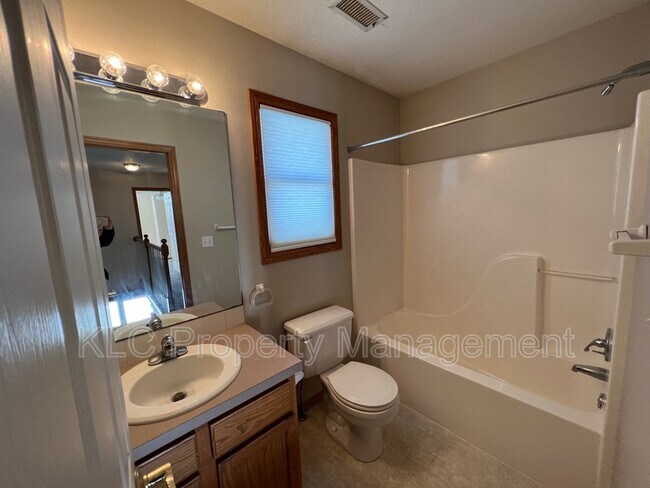 Building Photo - 15177 Hawthorn Dr