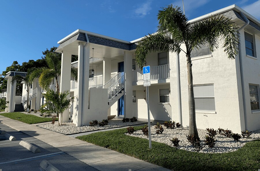 Building Photo - 2 Bed/1 Bath - Unit C3