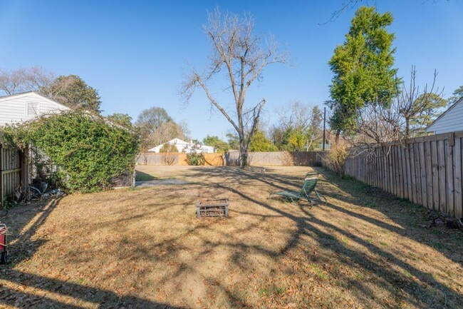 Building Photo - 104 Sharyn Ln