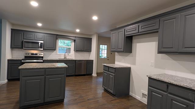 Building Photo - 1406 Eastus Dr