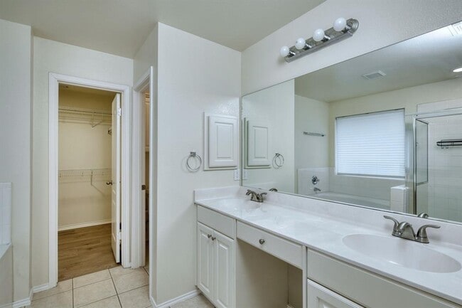 Building Photo - 2601 Century Park Blvd