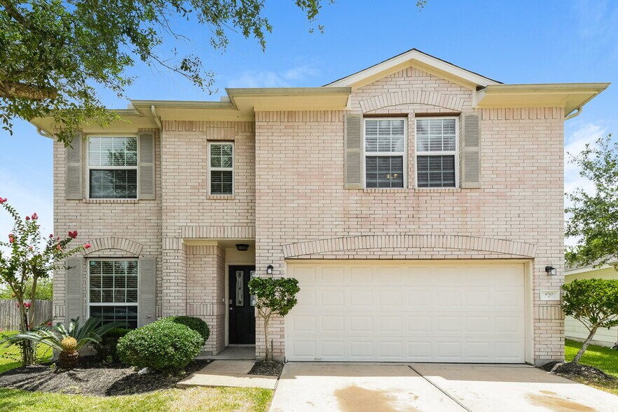 Primary Photo - 4703 Montclair Hill Ln