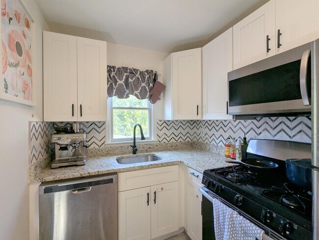Building Photo - 277 3rd St