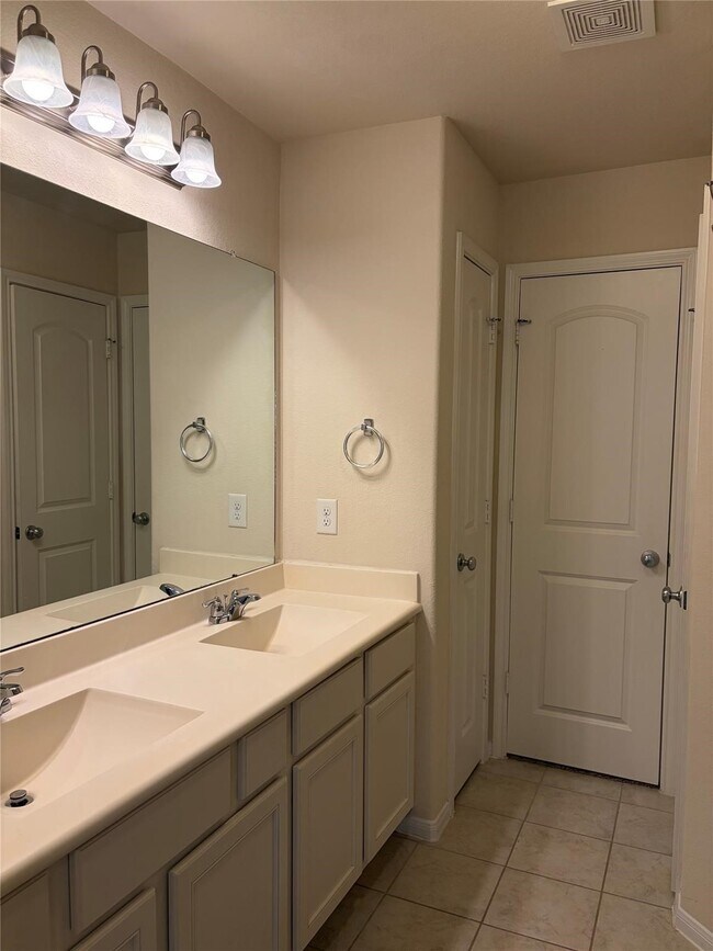 Building Photo - 14915 Silver Br Trl