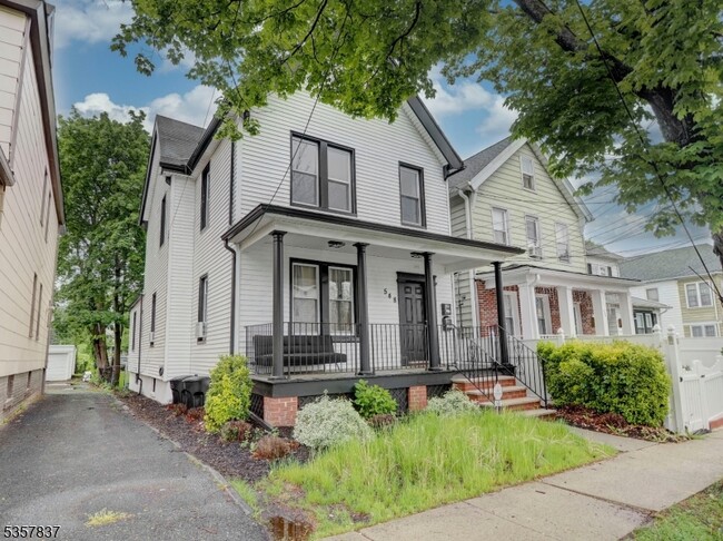 Building Photo - 548 Morris St