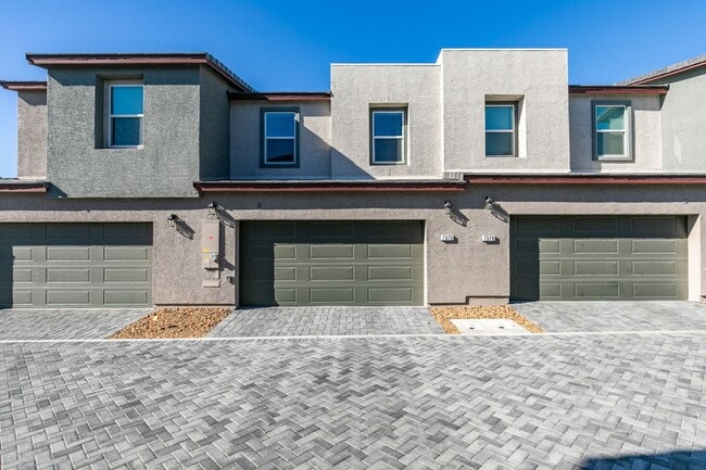 Building Photo - Gorgeous Townhome with upgrades in gated community* 3 large bedrooms, 2 car garage*Community pool...