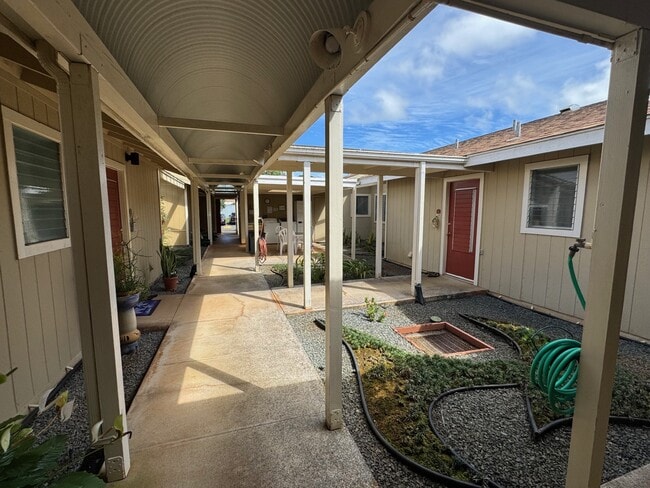 Building Photo - 95-1050-1050 Maka?ika?i St