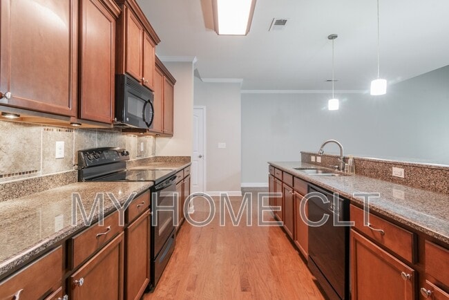 Building Photo - 8513 Loxton Cir