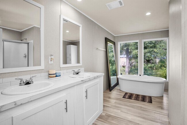 Building Photo - 595 County Rd 2218