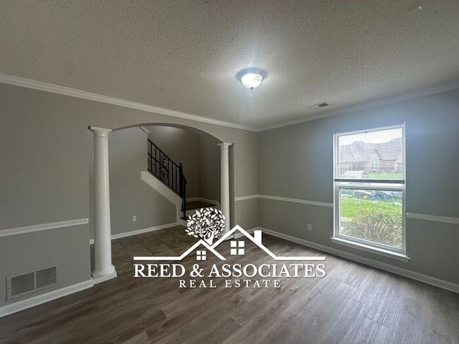 Building Photo - 2-Story Home Located in Quiet Cove!
