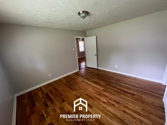 Building Photo - Charming 3BR/2BA in 38118 | Hardwood Floors, Formal Dining & Fenced Yard