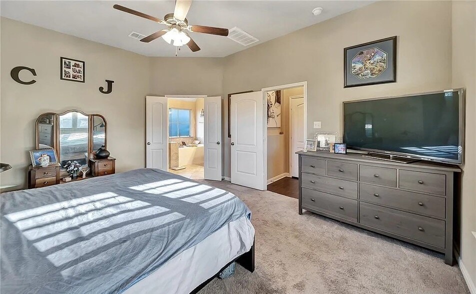 Building Photo - 3701 Castleton Dr