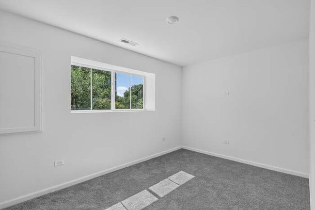 Building Photo - 445 Red Oak Cir