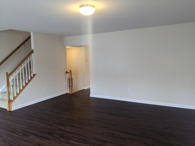Building Photo - 3 Bedroom Townhouse for Rent in Waynesboro!