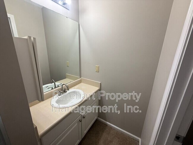 Building Photo - 760 Tavern Ct