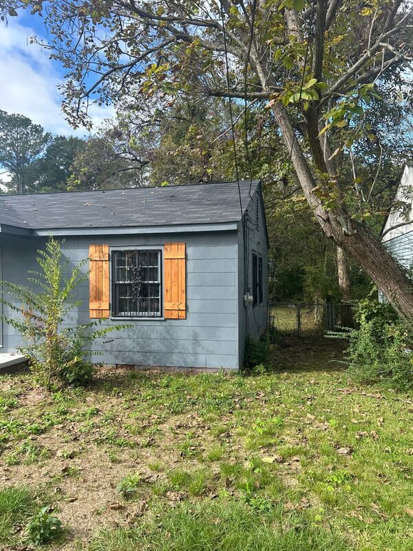 Building Photo - 359 Columbus St