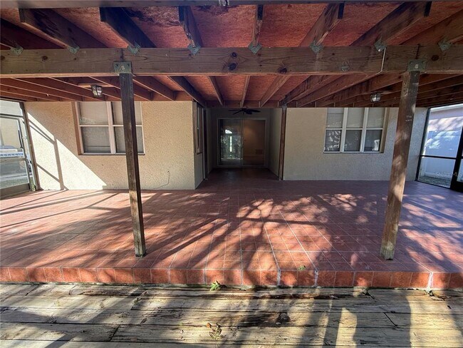 Building Photo - 1976 Willow Wood Dr