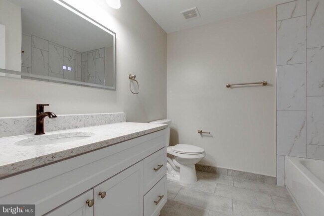 Building Photo - 7764 Mayfair Cir