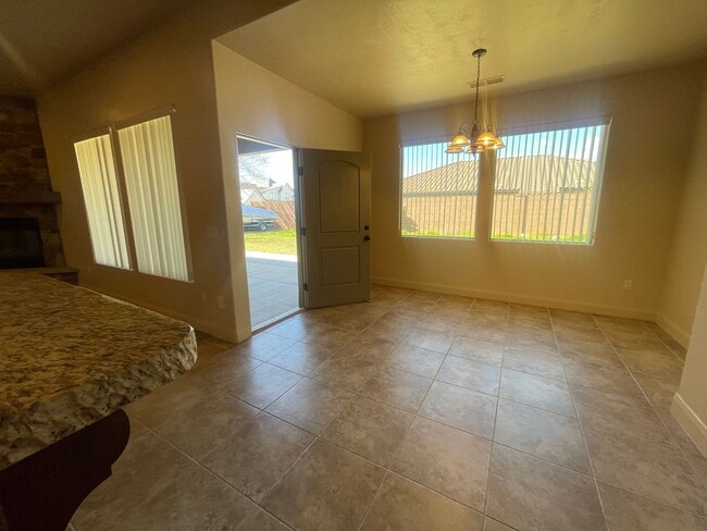 Building Photo - Great home and Pet Friendly!!  ADA tub/shower
