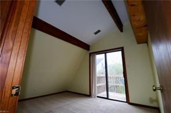 Building Photo - North End Beach Cottage 2 Bedroom 1 Bath