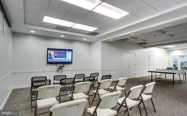 Building Photo - 1111 Arlington Blvd