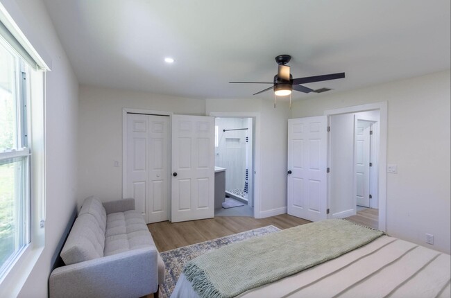 Building Photo - 16932 Aintree Dr W