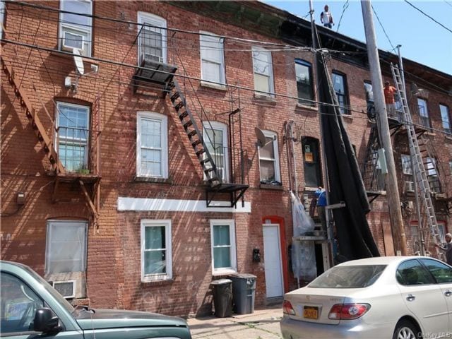 Primary Photo - 137 William St