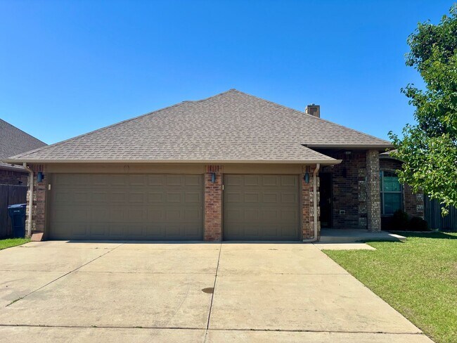 Primary Photo - Wonderful 3 Bed 2 Bath Home in Yukon