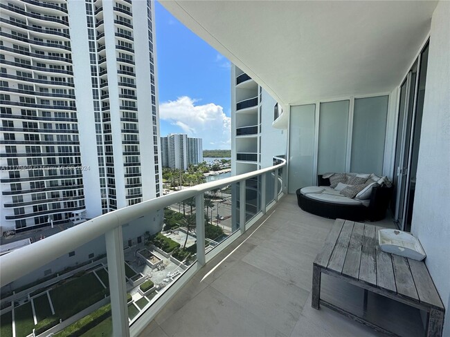 Building Photo - 16001 Collins Ave