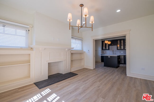 Building Photo - 216 N Catalina Ave