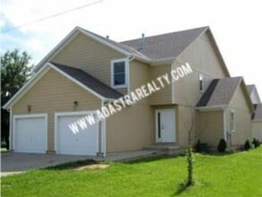 Building Photo - Beautiful and Spacious Louisburg Townhome-Available in JUNE!!