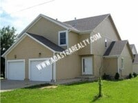 Building Photo - Beautiful and Spacious Louisburg Townhome-Available in JUNE!!