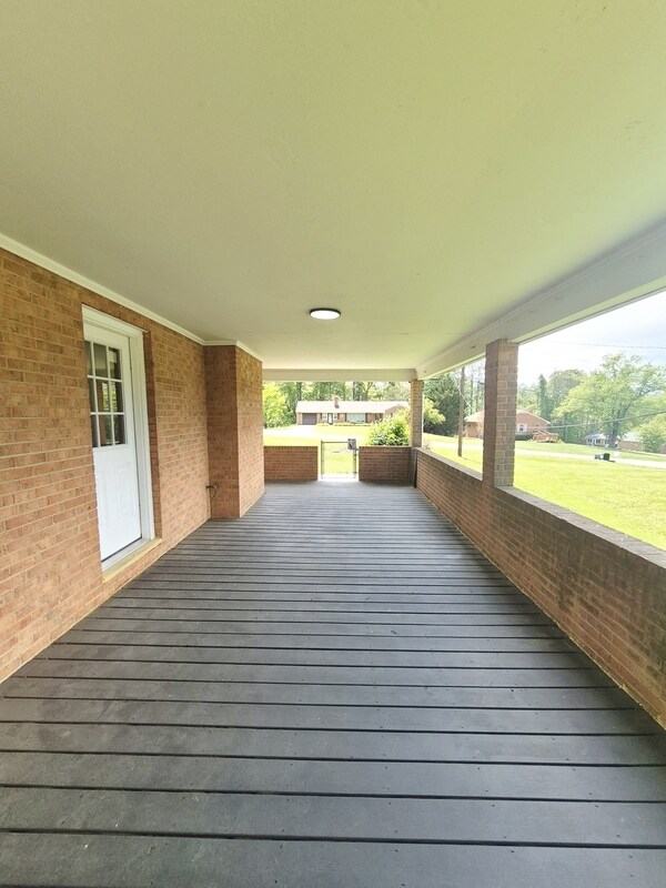 Building Photo - 200 Wellview Dr