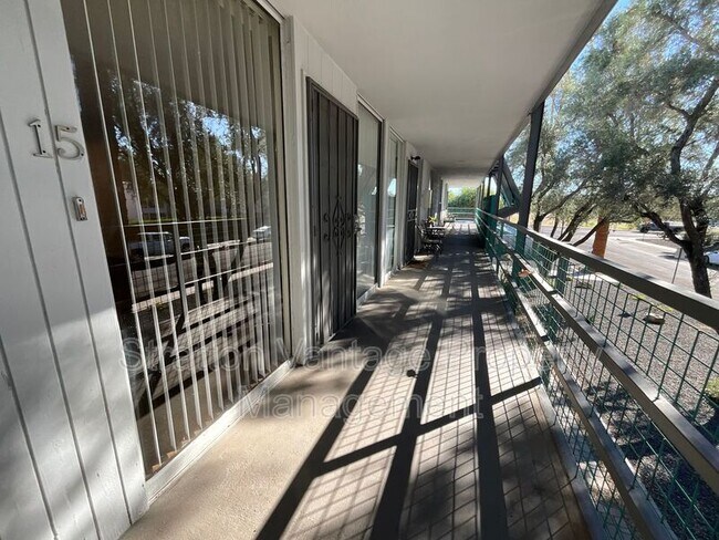 Building Photo - 6936 E 4th St