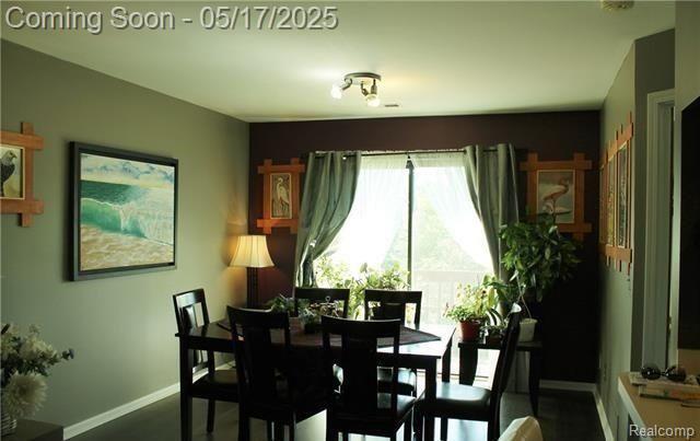 Building Photo - 1550 Meadowside Dr