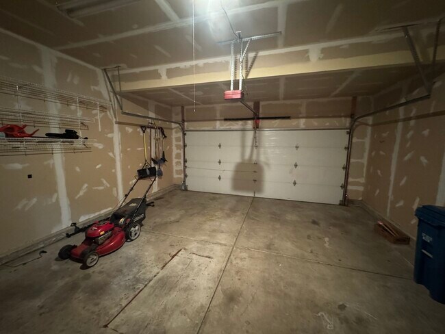 Building Photo - 1991 Westridge Pl