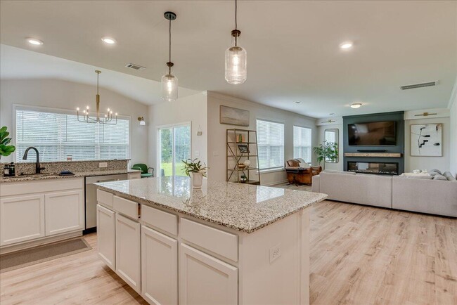 Building Photo - 6233 High Top Ln